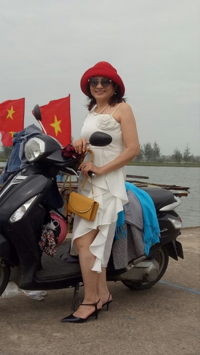 Cô Láng Giềng